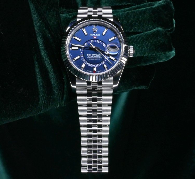 Rolex Sky-dweller Mint Complete Set Sky-dweller Blue Dial Jubilee 42mm Stainless Steel 336934
