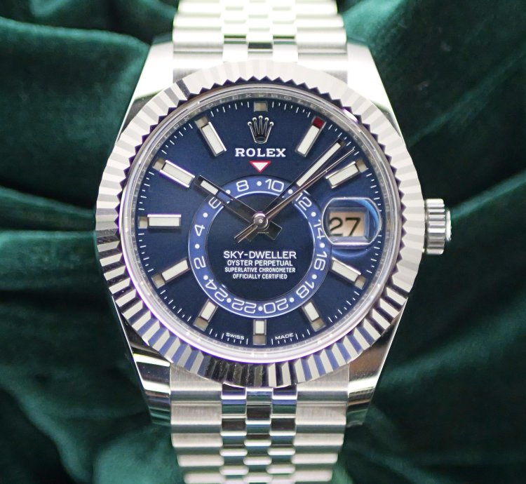 Rolex Sky-dweller Mint Complete Set Sky-dweller Blue Dial Jubilee Bracelet Fluted Bezel Steel 326934