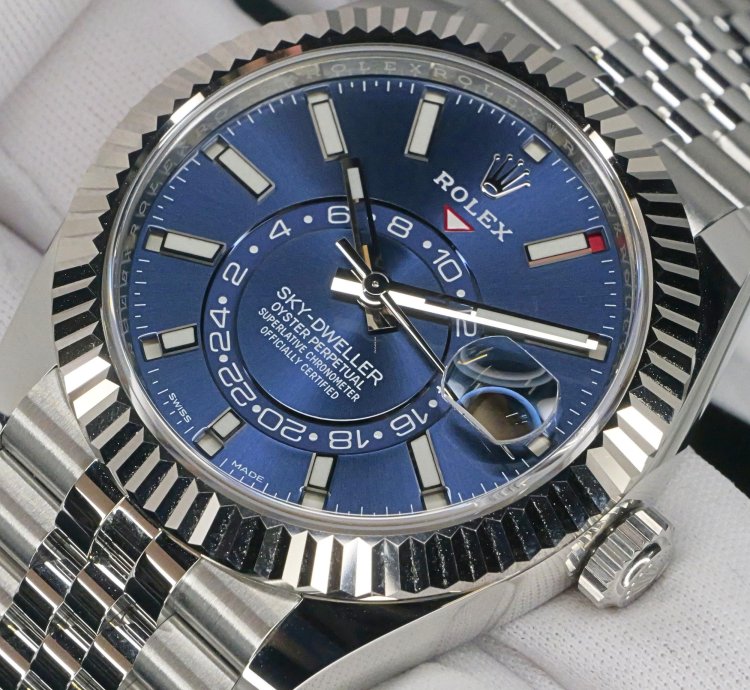 Rolex Sky-dweller Mint Complete Set Sky-dweller Blue Dial Jubilee Bracelet Fluted Bezel Steel 326934