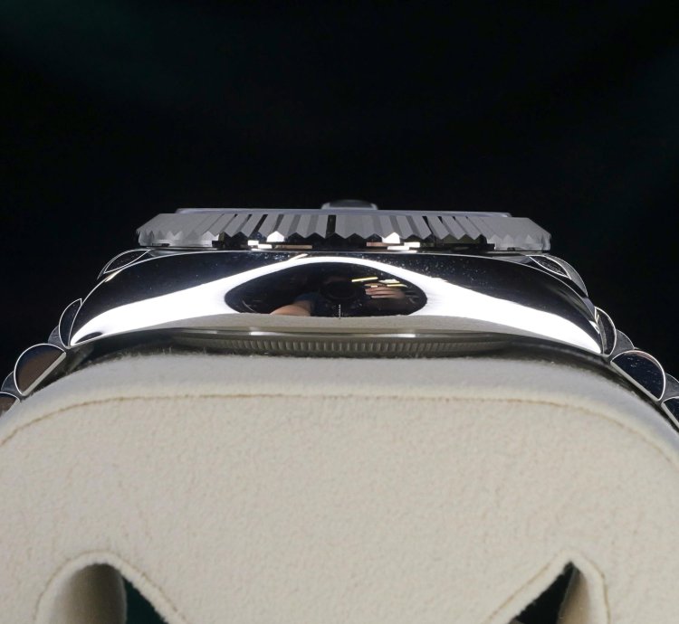 Rolex Sky-dweller Mint Complete Set Sky-dweller Blue Dial Jubilee Bracelet Fluted Bezel Steel 326934