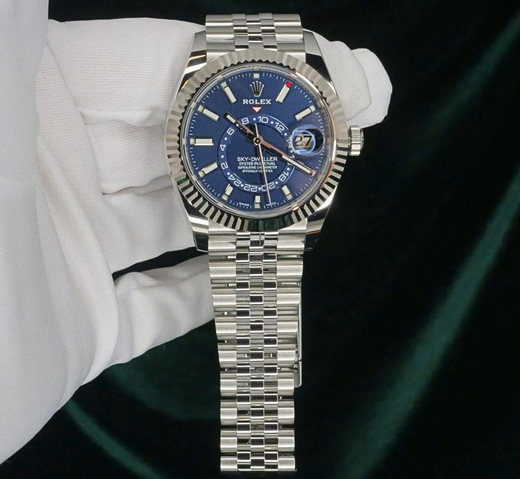 Rolex Sky-dweller Mint Complete Set Sky-dweller Blue Dial Jubilee Bracelet Fluted Bezel Steel 326934