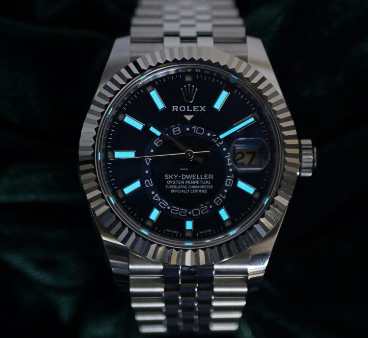 Rolex Sky-dweller Mint Complete Set Sky-dweller Blue Dial Jubilee Bracelet Fluted Bezel Steel 326934