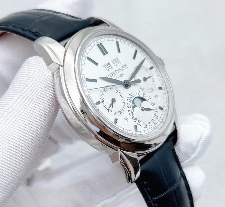 Patek Philippe Perpetual Calendar Chronograph 5270g-001