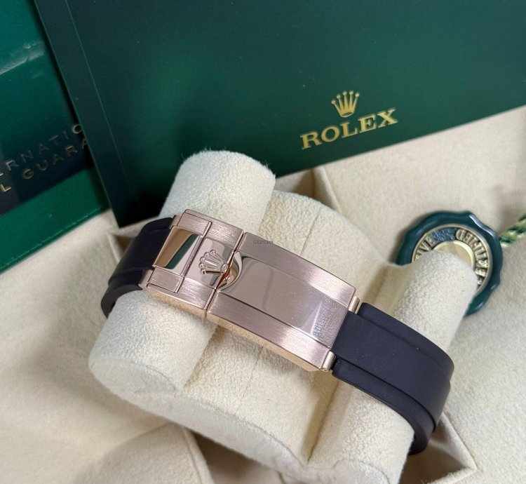 Rolex Daytona Rose Gold - Oysterflex - Chocolate - Unworn Box And Papers