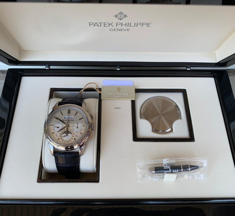 Patek Philippe Perpetual Calendar Chronograph 5270g-001 White Gold Perpetual Calendar