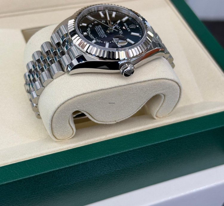 Rolex Sky-dweller Nero Nuovo 2025 Full Set Con Documenti Scatola Rolex