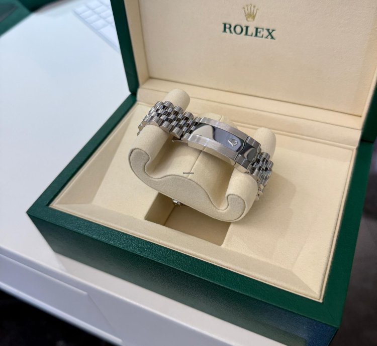 Rolex Sky-dweller Nero Nuovo 2025 Full Set Con Documenti Scatola Rolex