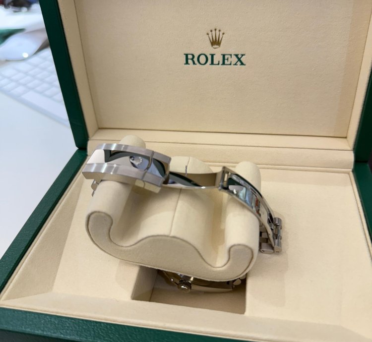 Rolex Sky-dweller Nero Nuovo 2025 Full Set Con Documenti Scatola Rolex