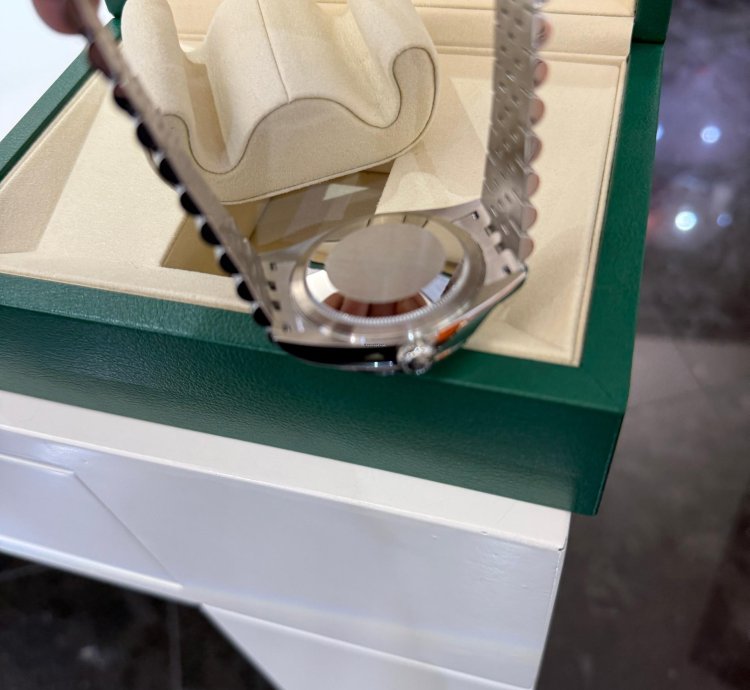 Rolex Sky-dweller Nero Nuovo 2025 Full Set Con Documenti Scatola Rolex