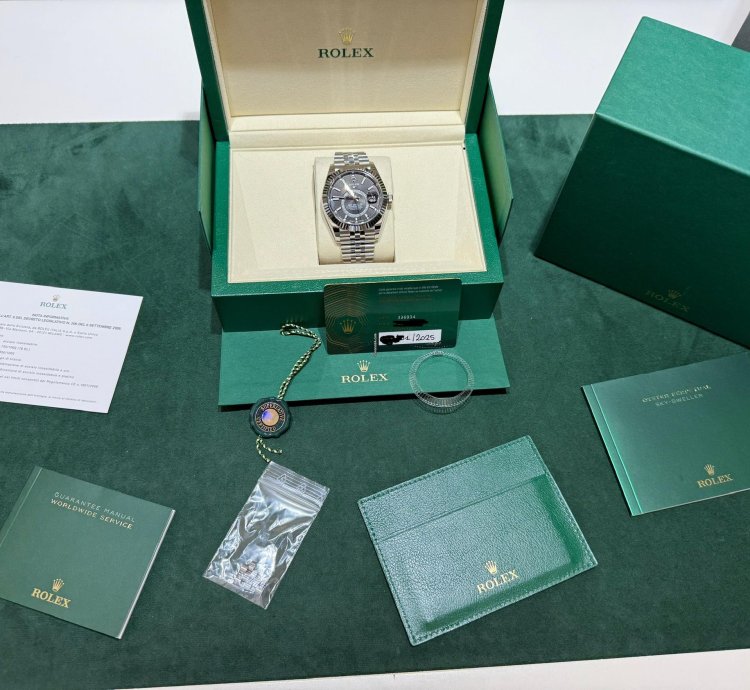 Rolex Sky-dweller Nero Nuovo 2025 Full Set Con Documenti Scatola Rolex