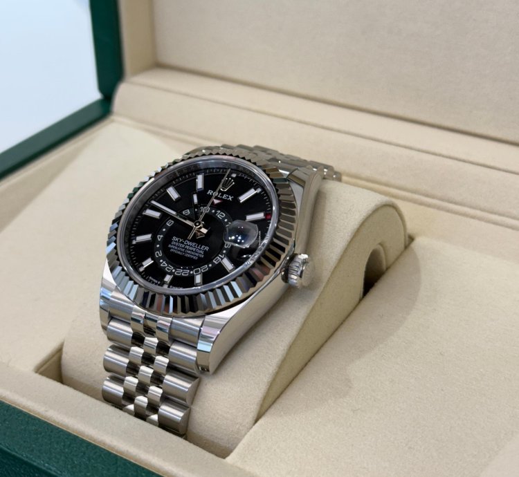 Rolex Sky-dweller Nero Nuovo 2025 Full Set Con Documenti Scatola Rolex