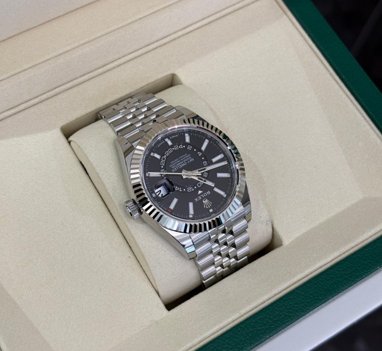 Rolex Sky-dweller Nero Nuovo 2025 Full Set Con Documenti Scatola Rolex