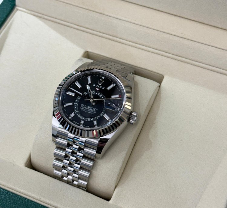 Rolex Sky-dweller Nero Nuovo 2025 Full Set Con Documenti Scatola Rolex