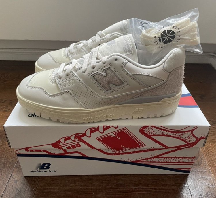 Ald New Balance 550 - Us 9 5 White - Aime Leon Dore In Hand