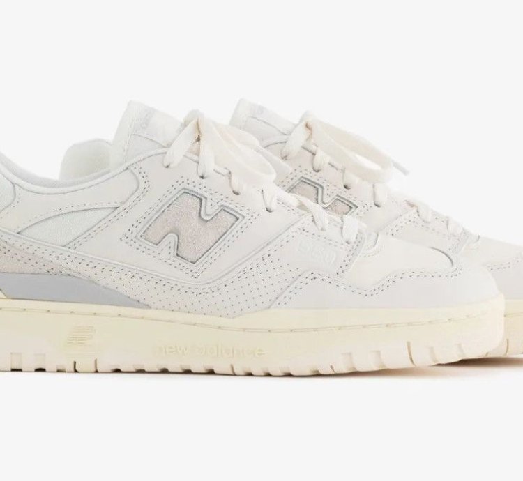 Ald New Balance 550 - Us 9 5 White - Aime Leon Dore In Hand