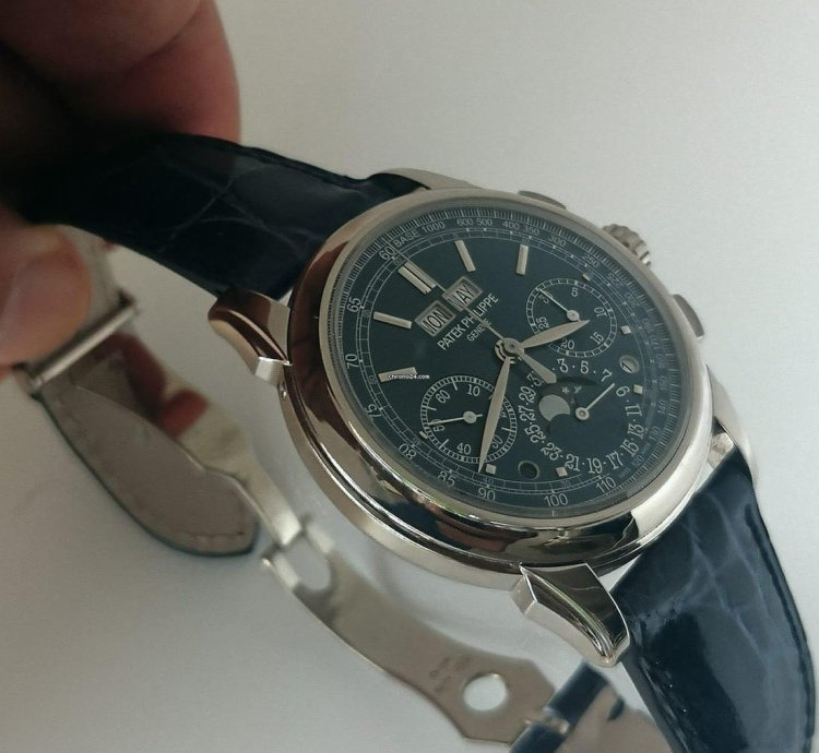 Patek Philippe Perpetual Calendar Chronograph 5270g-019 White Gold