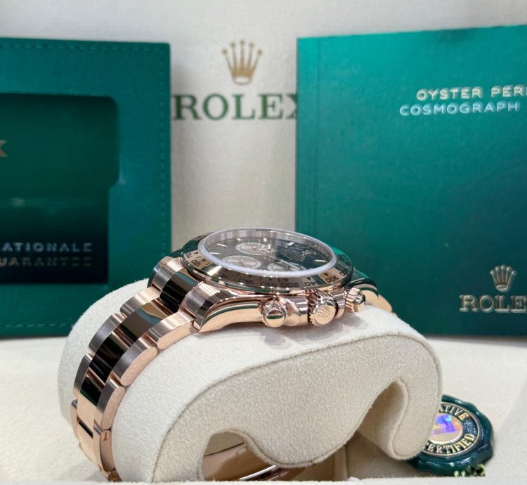 Rolex Daytona Rose Gold Black Dial 2024 126505 Full Set