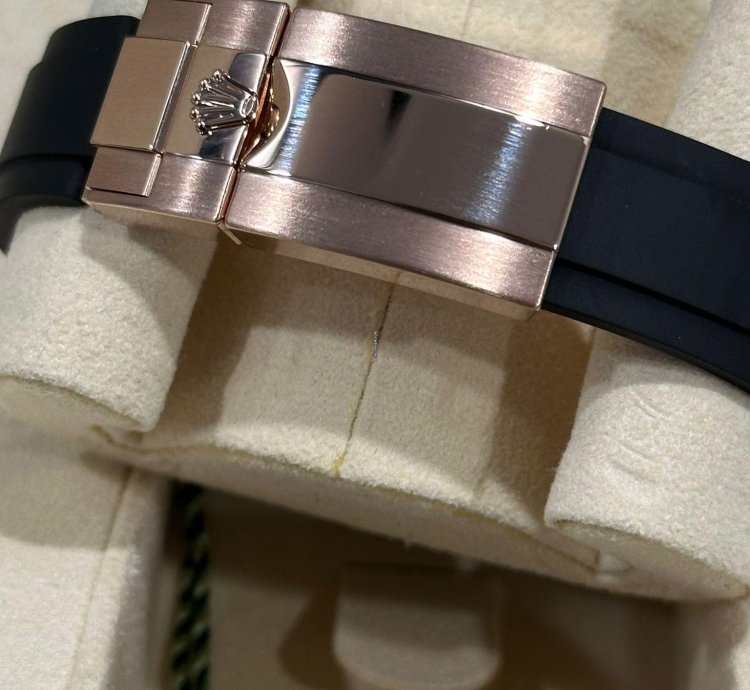 Rolex Daytona Rose Gold Black Dial Oysterflex Bracelet 116515ln
