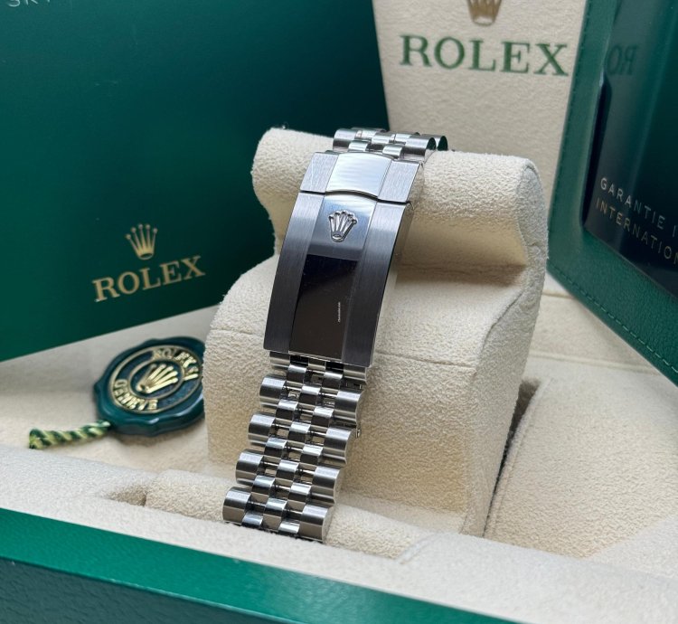 Rolex Sky-dweller New 2023 Black Dial White Gold Fluted Bezel Jubilee Bracelet 42mm Stainless