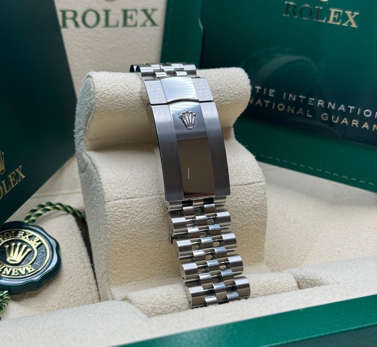 Rolex Sky-dweller New 2023 Black Dial White Gold Fluted Bezel Jubilee Bracelet 42mm Stainless