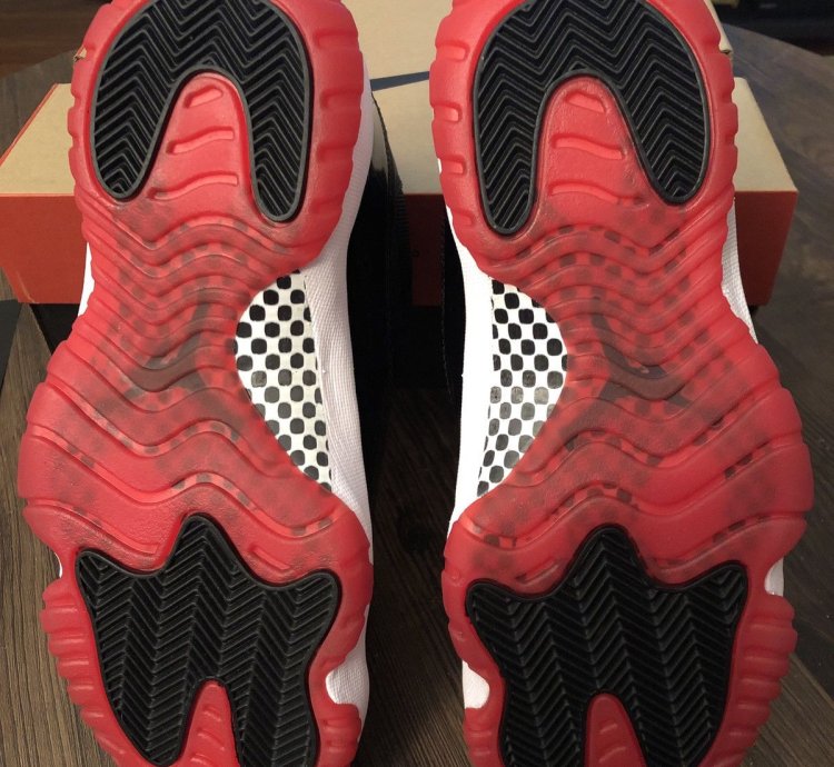 Jordan Bred 11 Size 7 2019