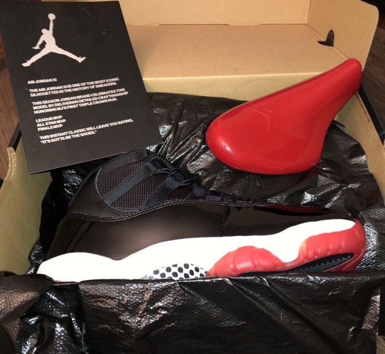 Jordan Bred 11 Size 7 2019