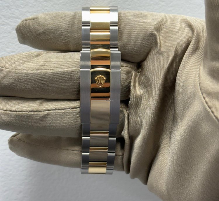 Rolex Sky-dweller New 2023 Sky-dweller Black Dial Oyster Bracelet