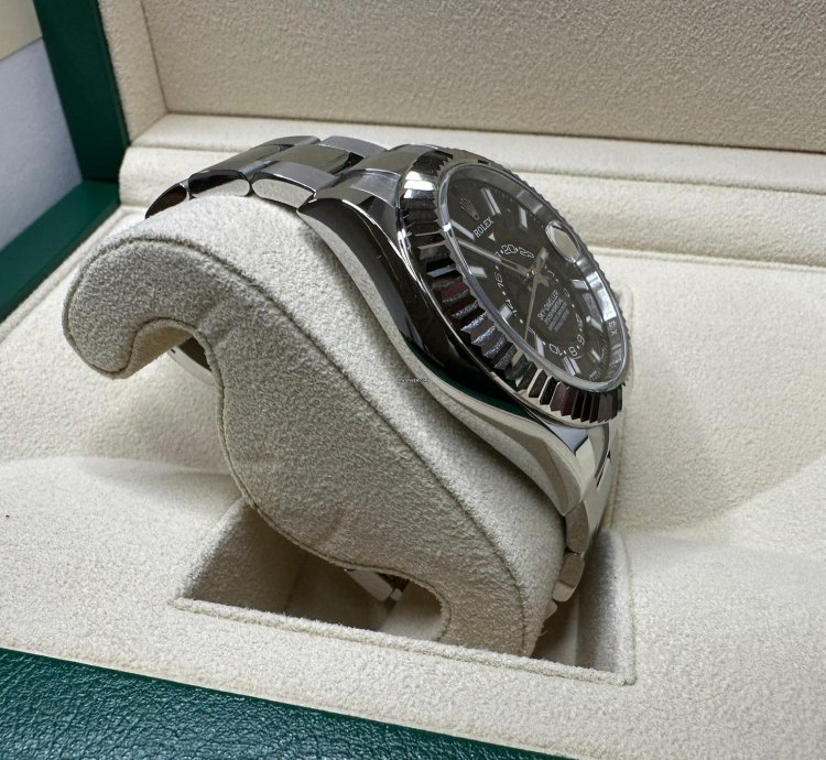 Rolex Sky-dweller New 2023 Unworn Sky Dweller Black Dial Oyster 42mm 326934