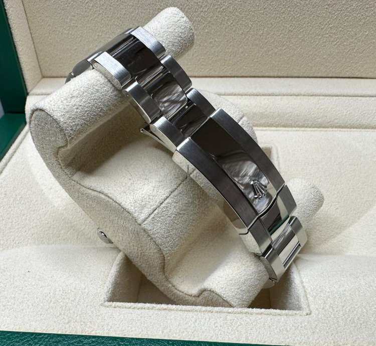 Rolex Sky-dweller New 2023 Unworn Sky Dweller Black Dial Oyster 42mm 326934