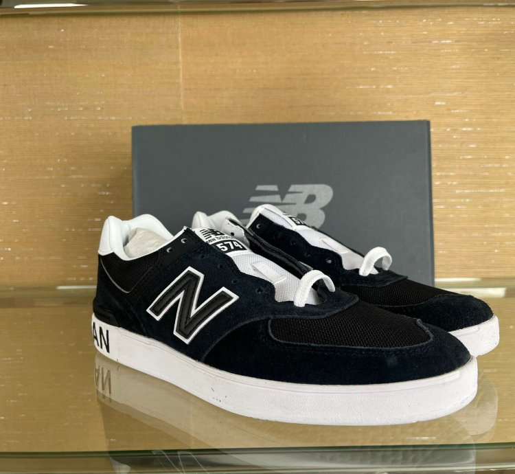 Am574eyc Logo Low Top Sneakers In Black