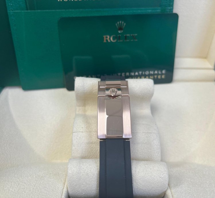 Rolex Daytona Rose Gold Daytona 40 Watch - Black Index Dial - Black Oysterflex Strap Reference 116515ln