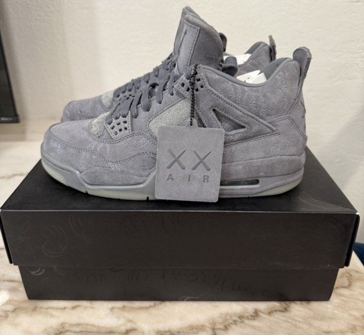 Jordan Kaws 4