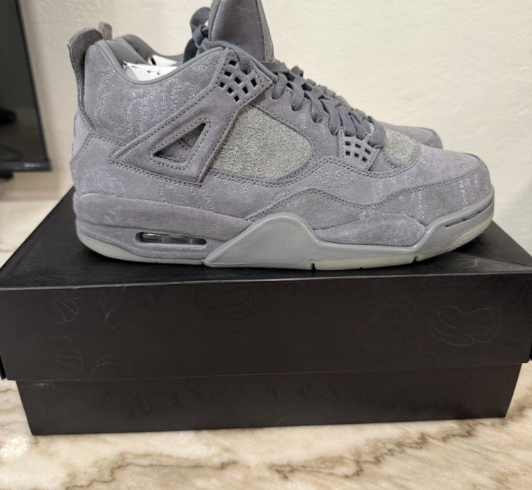 Jordan Kaws 4