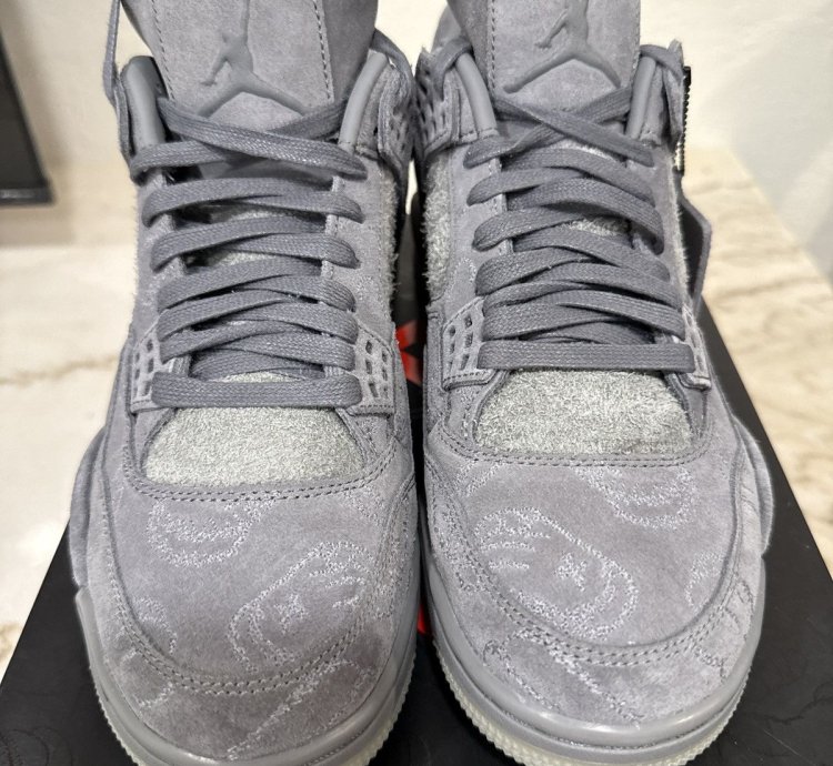 Jordan Kaws 4