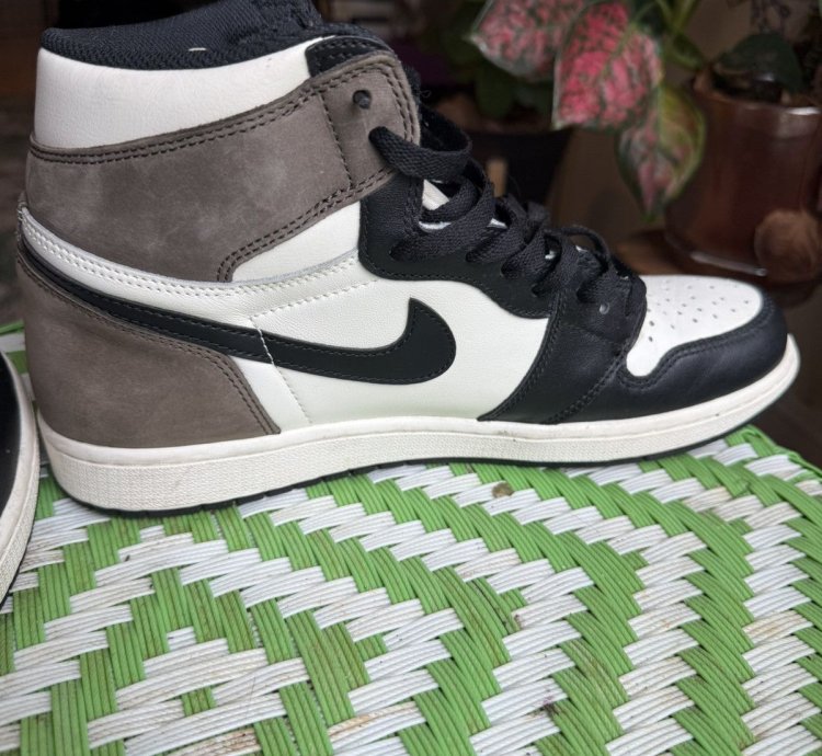 Jordan Mocha 11 - Great Condition