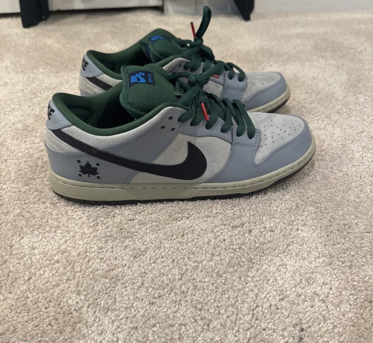 Nike Sb Dunk Low Maple Leaf