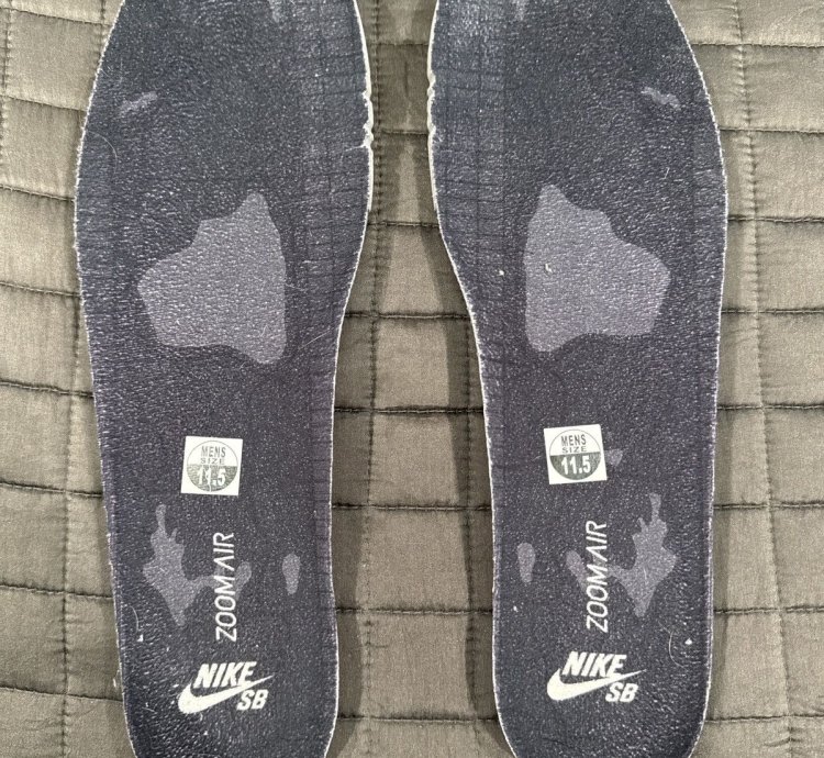 Nike Sb Dunk Low Maple Leaf