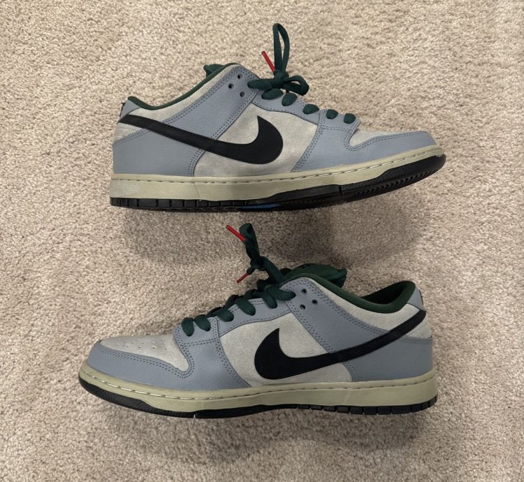 Nike Sb Dunk Low Maple Leaf