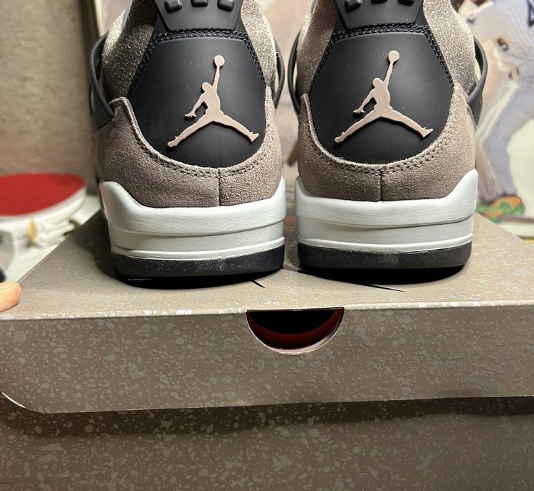Jordan Retro 4 Taupe