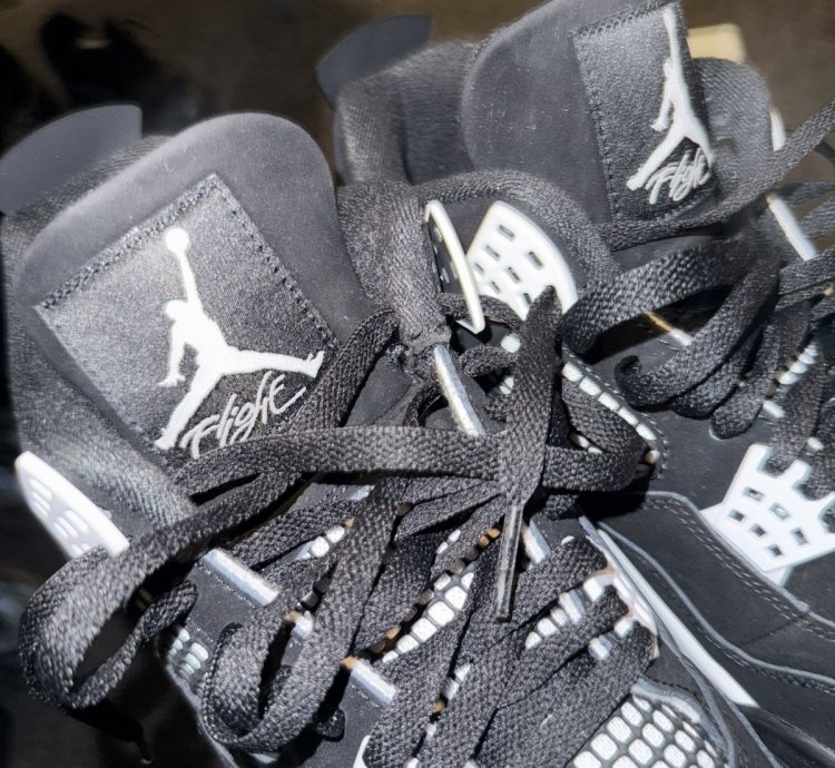 Jordan Retro 4 White Thunder