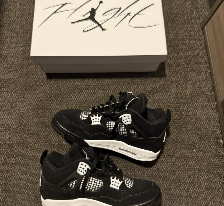 Jordan Retro 4 White Thunder