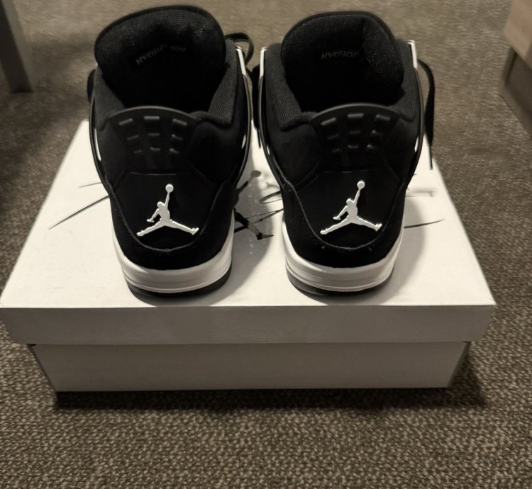 Jordan Retro 4 White Thunder