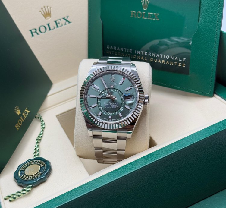 Rolex Sky-dweller New 2025 Mint Green Dial Oyster Bracelet - Fluted Bezel 42mm Stainless Steel
