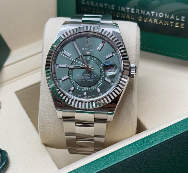 Rolex Sky-dweller New 2025 Mint Green Dial Oyster Bracelet - Fluted Bezel 42mm Stainless Steel