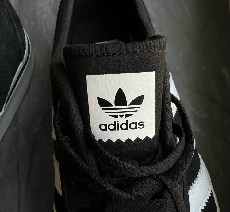 Adidas Adiease Sneakers