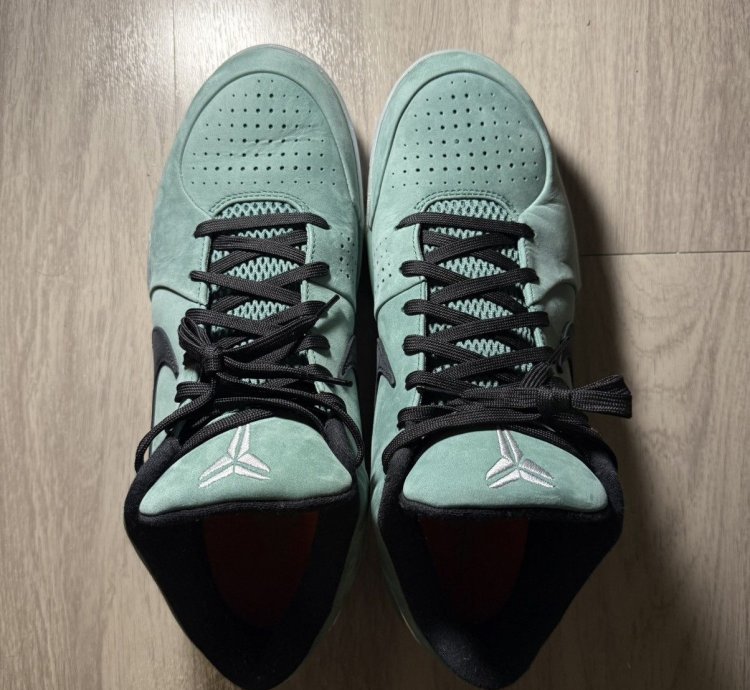 Kobe 4 Girl Dad