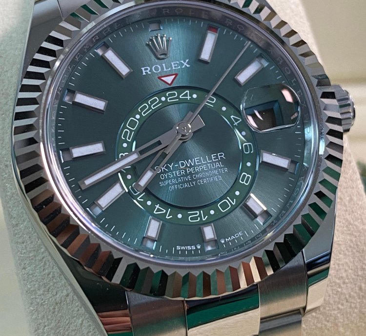 Rolex Sky-dweller New 2025 Unworn Sky-dweller Steel Mint Green Dial Fluted Bezel 336934 Full Set