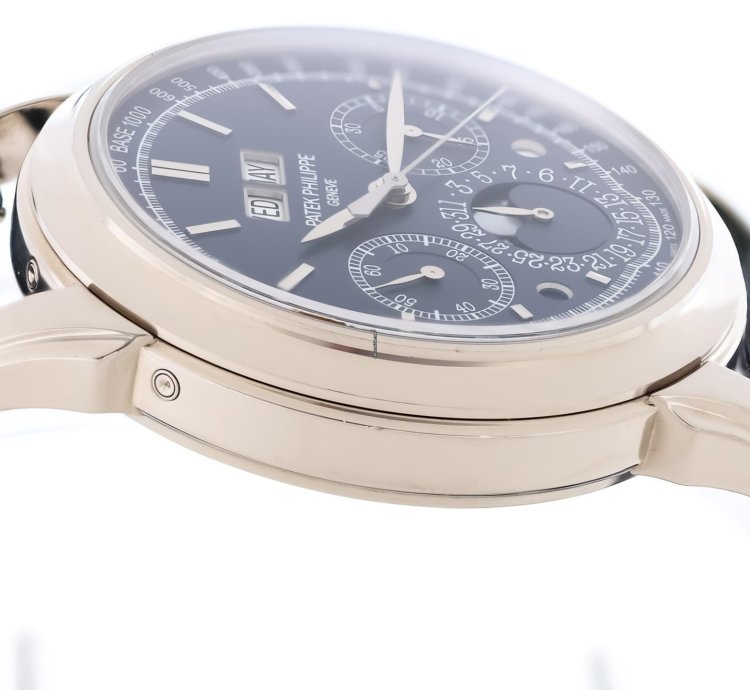 Patek Philippe Perpetual Calendar Chronograph Ref 5270g-014 18k White Gold Blue Chin Dial Box Papers Bj-2014