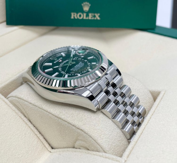 Rolex Sky-dweller New Complete 336934 Sky-dweller Black Dial Stainless Steel 42mm Jubilee Bracelet