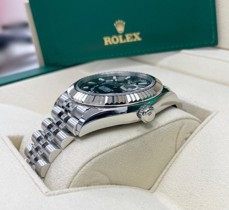 Rolex Sky-dweller New Complete 336934 Sky-dweller Black Dial Stainless Steel 42mm Jubilee Bracelet